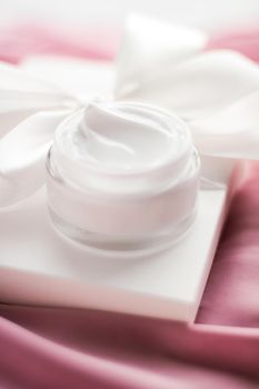 Beauty, cosmetics and skincare styled concept - Luxury moisturizing cream and a white gift box