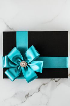 Birthday present, shop sale promotion and anniversary celebration concept - Luxury holiday gifts with emerald silk ribbon and bow on marble background