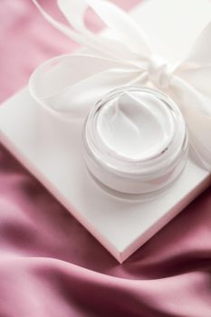 Beauty, cosmetics and skincare styled concept - Luxury moisturizing cream and a white gift box