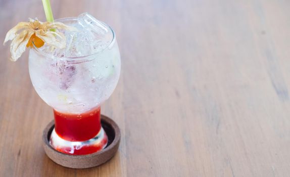 Fresh summer drink mocktail pour in glass fruit decoration service in cafe and restaurant