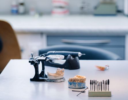 Grinding tools and drills for dental technicians.