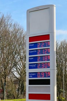 Extremely high and expensive fuel prices at a fuel station in Germany in March 2022 as a result of the war