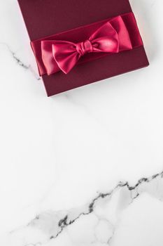 Wedding present, shop sale promotion and love celebration concept - Gift boxes on marble background, holiday flatlay