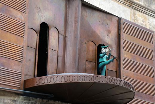 Hamelin, Germany - July 16 2017 Famou attraction at the Wedding House:
A Pied Piper Figurine from a carillon play appears through a bronze door. The start of a daily miniature mechanical ballet.