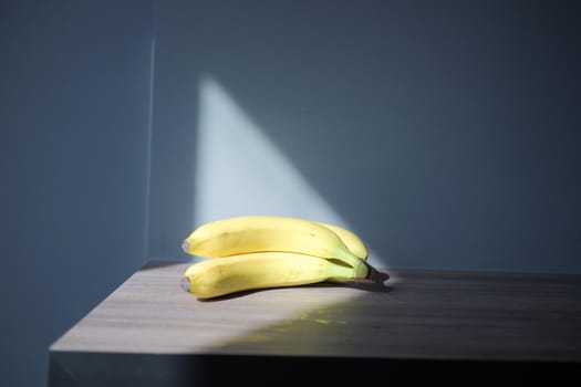 Close up of fresh banana in a bowl on table
