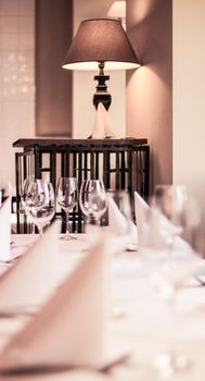 Celebration event, interior design and luxury service concept - Restaurant table setting, classic decor