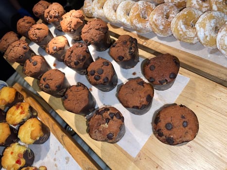 Lines of delicious chocolate and vanilla muffins Freshly baked homemade chocolate chip muffins Out of the oven muffins in muffin cups