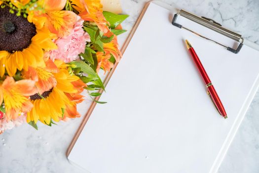 Happy Teachers Day message with pink roses