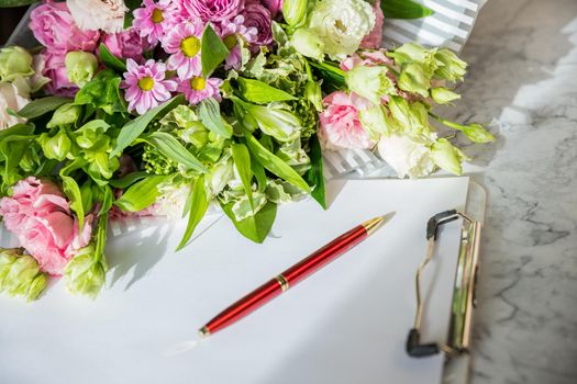 Happy Teachers Day message with pink roses
