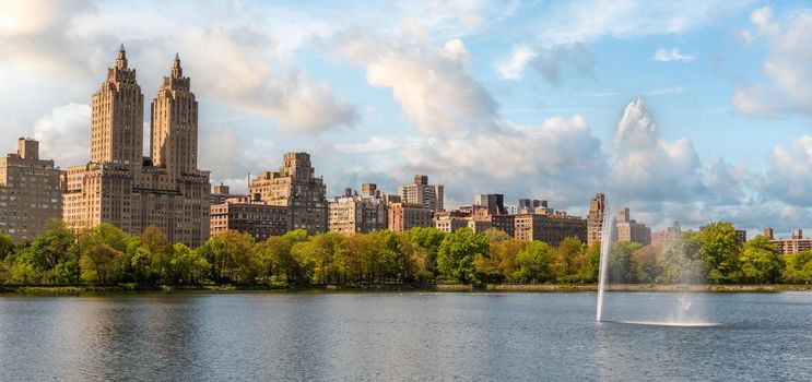 Skyline panorama with Eldorado building and Jacqueline Kennedy Onassis Reservoir with fountain in Central Park in midtown Manhattan in New York City
