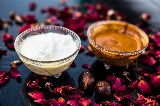 Nutmeg face mask to treat to even out discolorations and pigmentation on your face on the wooden surface consisting of Nutmeg powder, lemon juice, and curd.