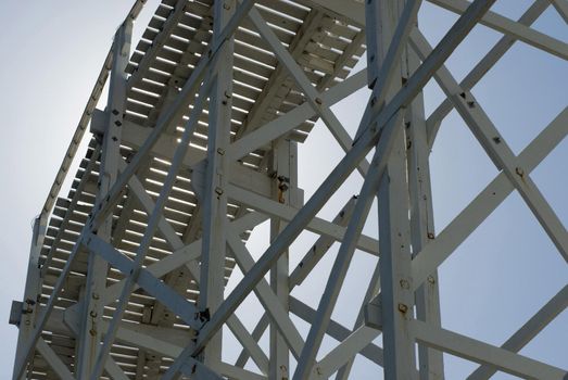 A close up of an overhead roller coast frame and supporting structure.