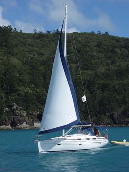 sailing in australias whitsunday islands