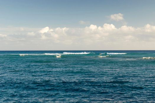 waves breaking off the hawaiian coast at waikiki