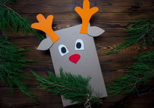 Gift wrapping in the form of a deer. The process of making a Christmas gift package. The use of secondary packaging.