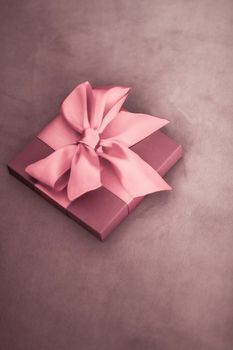 Birthday present, shop sale promotion and love celebration concept - Vintage luxury holiday blush pink gift box with silk ribbon and bow, christmas or valentines day decor