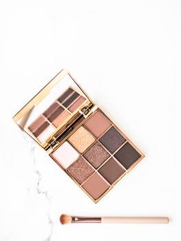 Cosmetic branding, fashion blog and glamour set concept - Eye shadow palette swatches on marble background, make-up and eyeshadows cosmetics product for luxury beauty brand and holiday flatlay design