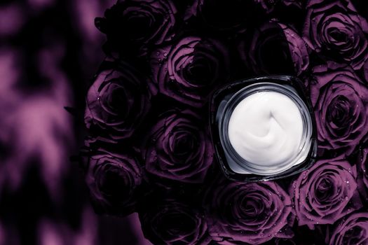 Luxe cosmetics, branding and anti-age concept - Face cream skin moisturizer on purple roses flowers, luxury skincare cosmetic product on floral background as beauty brand holiday flatlay design