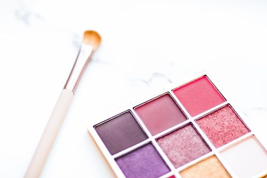 Cosmetic branding, fashion blog and glamour set concept - Eye shadow palette swatches on marble background, make-up and eyeshadows cosmetics product for luxury beauty brand and holiday flatlay design