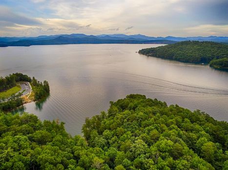 beautiful scenic views at lake jocassee south carolina