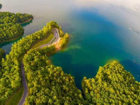 beautiful scenic views at lake jocassee south carolina