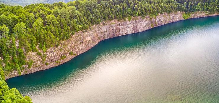 beautiful scenic views at lake jocassee south carolina