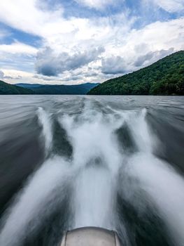 Boating around lake jocassee south carolina