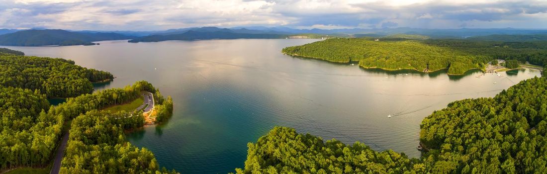 beautiful scenic views at lake jocassee south carolina