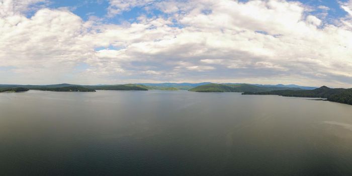 beautiful scenic views at lake jocassee south carolina