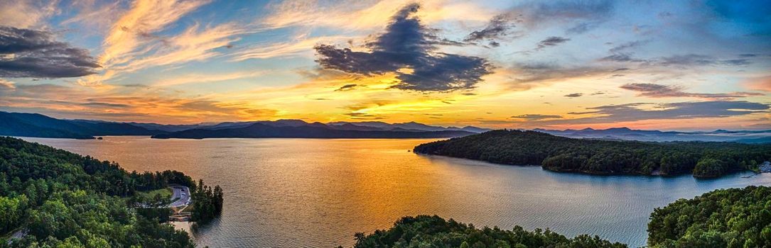 beautiful early morning sunrise on lake jocassee south carolina