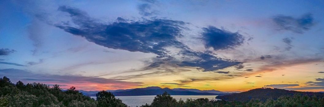 beautiful early morning sunrise on lake jocassee south carolina