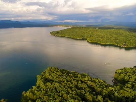 beautiful scenic views at lake jocassee south carolina