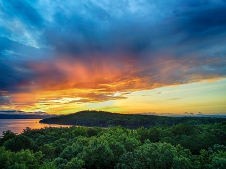 beautiful early morning sunrise on lake jocassee south carolina