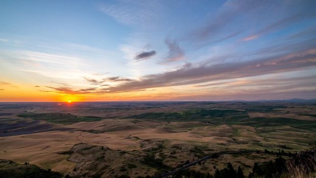 Sun setting below the horizon in a loose region of eastern Washington