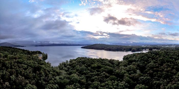 beautiful scenic views at lake jocassee south carolina