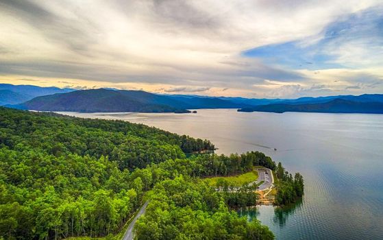 beautiful scenic views at lake jocassee south carolina