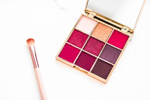 Cosmetic branding, fashion blog and glamour set concept - Eye shadow palette swatches on marble background, make-up and eyeshadows cosmetics product for luxury beauty brand and holiday flatlay design