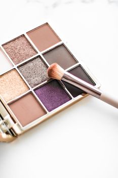 Cosmetic branding, fashion blog and glamour set concept - Eye shadow palette swatches on marble background, make-up and eyeshadows cosmetics product for luxury beauty brand and holiday flatlay design