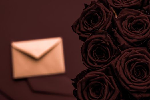 Holidays gift, floral present and happy relationship concept - Love letter and flowers delivery on Valentines Day, luxury bouquet of roses and card on chocolate background for romantic holiday design