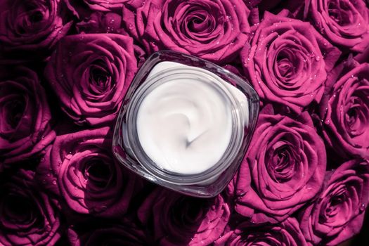 Luxe cosmetics, branding and anti-age concept - Face cream skin moisturizer on pink roses flowers, luxury skincare cosmetic product on floral background as beauty brand holiday flatlay design