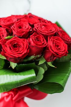 Flowers as a gift, romantic relationship and floral design concept - Holiday love present on Valentines Day, luxury bouquet of red roses