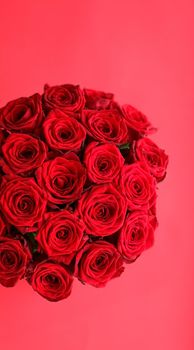 Blooming rose, flower blossom and Valentines Day gift concept - Gourgeous luxury bouquet of red roses, flowers in bloom as floral holiday background