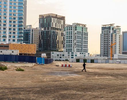 Dubai, UAE - 01.19.2021 - Early morning hour in Business Bay district.
