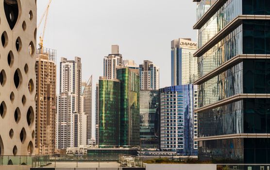 Dubai, UAE - 01.19.2021 - Early morning hour in Business Bay district.
