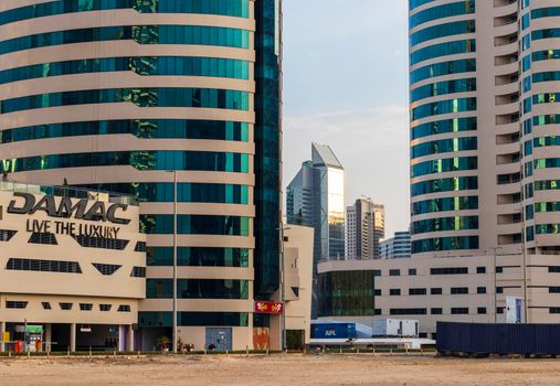 Dubai, UAE - 01.19.2021 - Early morning hour in Business Bay district.