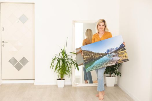 Canvas prints. woman holding photo canvas.