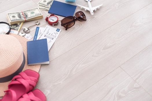 dollars, piggy bank, alarm clock, hat, glasses. Time to go on holiday. Things for summer trip