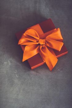 Birthday present, shop sale promotion and autumn decoration concept - Vintage luxury holiday orange gift box with silk ribbon and bow, christmas or valentines day decor