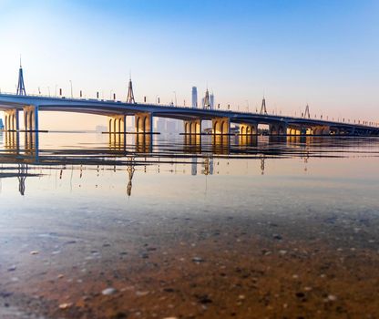 Dubai, UAE - 01.25.2022 - Business Bay crossing bridge