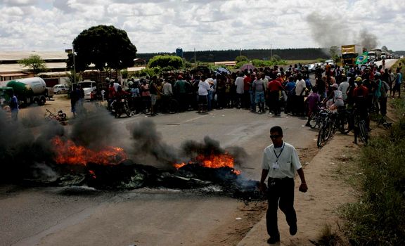 eunapolis, bahia / brazil - august 11, 2009: Dismissed employees of Eunapolis City Hall close BR 101 highway to protest.